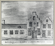 35652 Gezicht op de voorgevel van het huis Rosenburg aan de Nieuwegracht te Utrecht voor de afbraak in 1724.N.B. Het ...